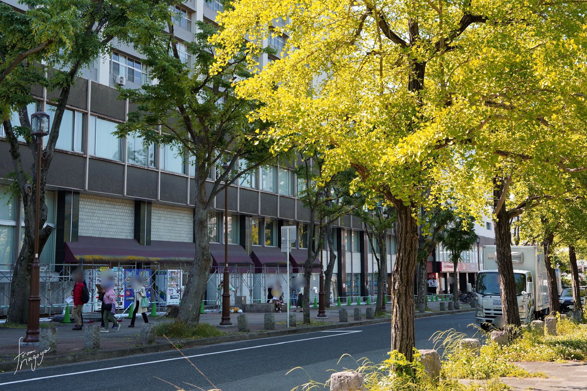 東山動植物園正門前の東山ビル